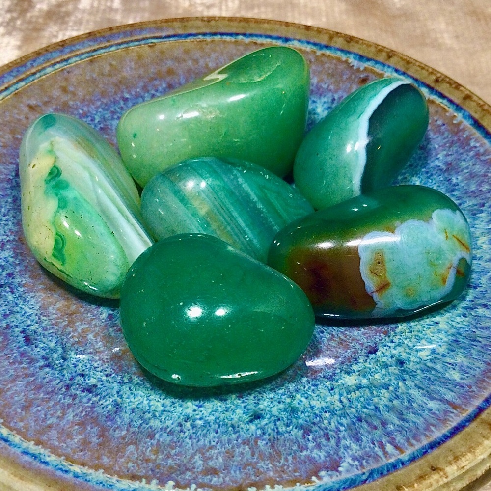 2x Green Hummingbird Quartz, Tumbled and Polished - Picture 7 of 8